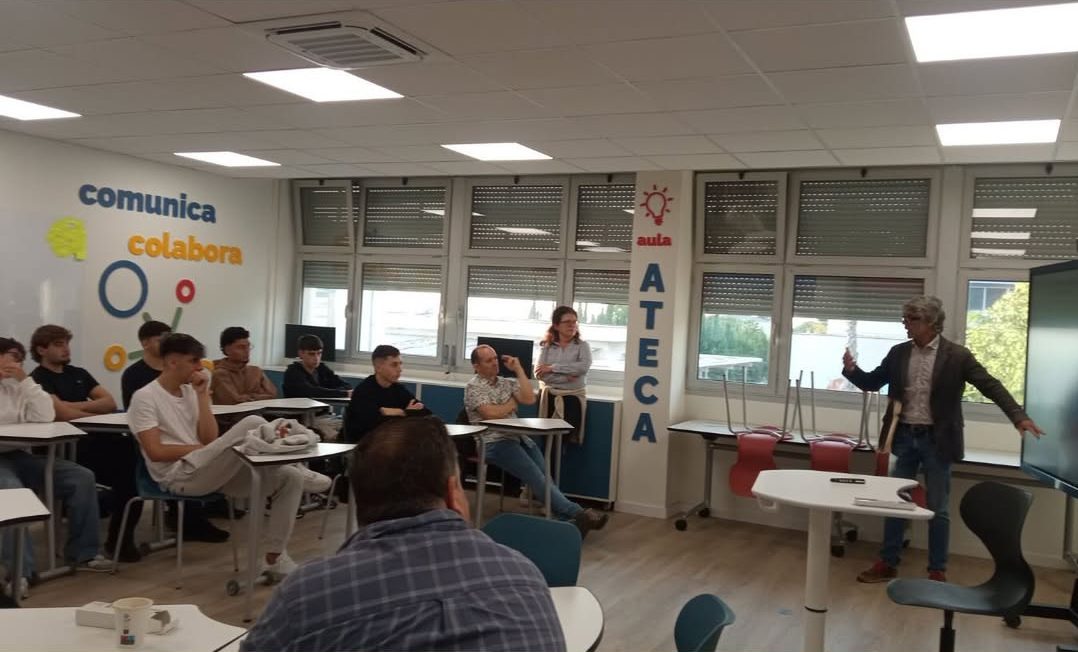 De la clase al sector eléctrico: ASELEC visita el IES Gonzalo Anaya